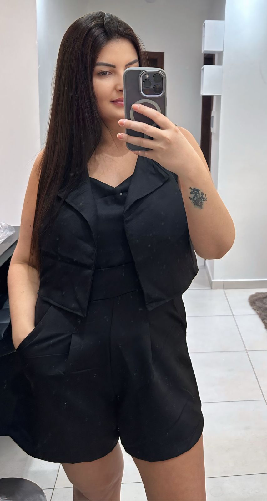 MACACÃO PRETO + COLETE - J&J CLOSET