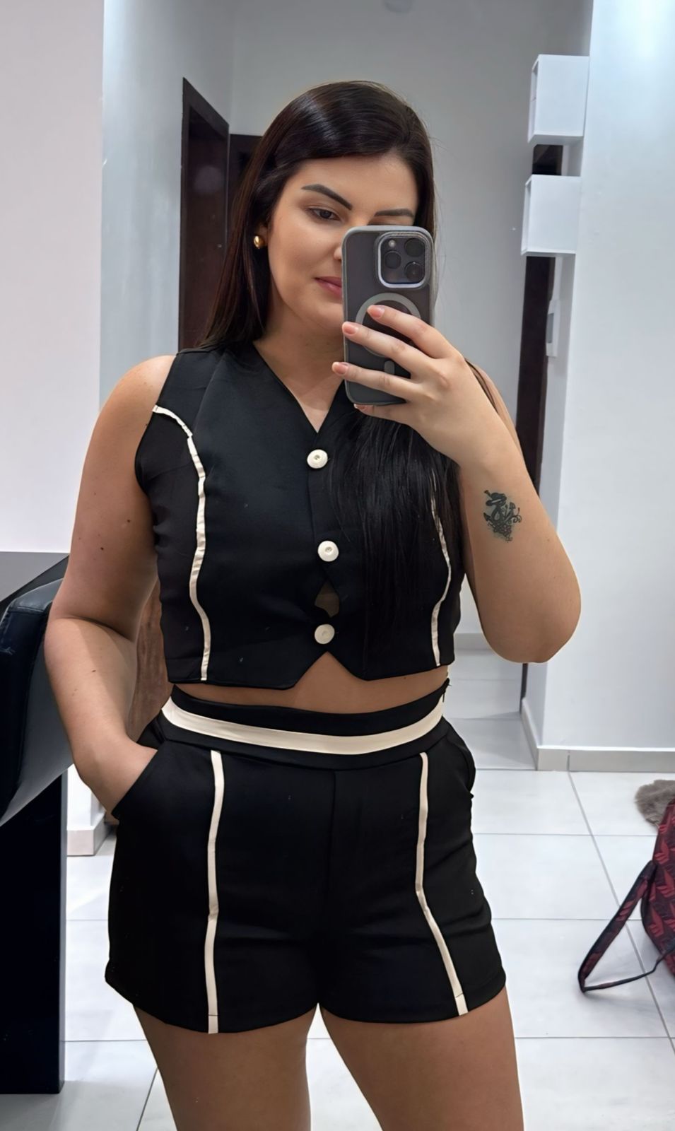 CONJUNTO PRETO COM LISTRAS - J&J CLOSET